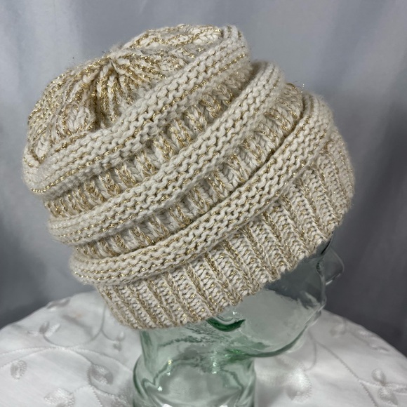 CC Exclusive Women’s Ivory Gold Knit Beanie Winter Hat Toboggan NWOT - Picture 3 of 8